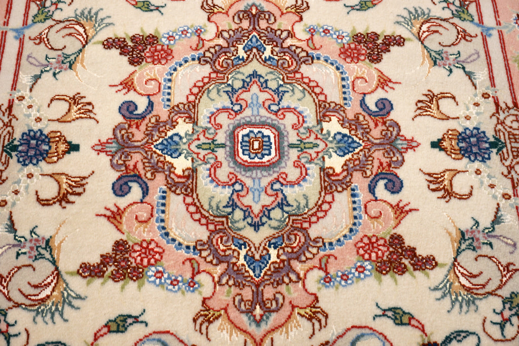 Täbriz Perserteppich - Beige mit Seide und Medaillon