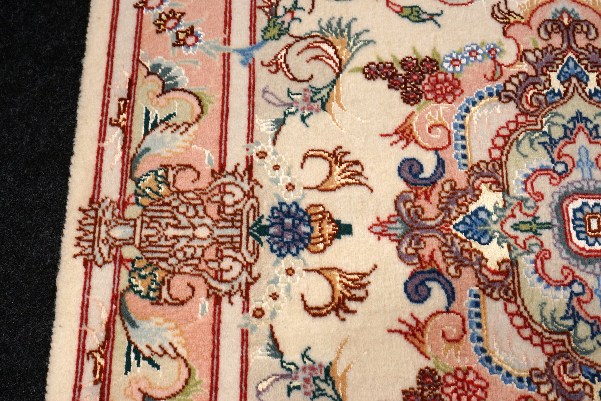 Täbriz Perserteppich - Beige mit Seide und Medaillon
