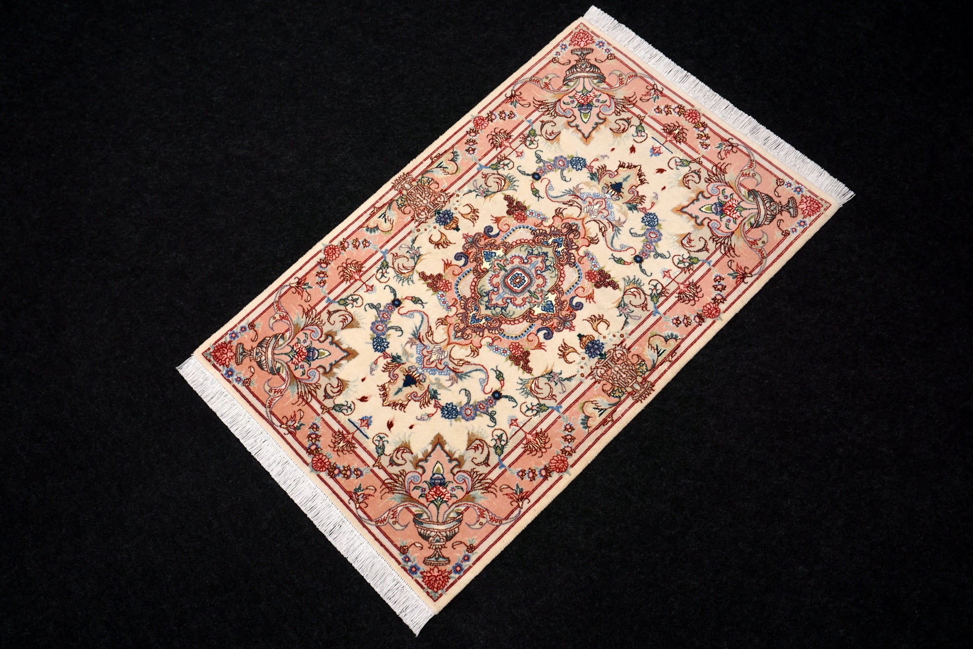 Täbriz Perserteppich - Beige mit Seide und Medaillon