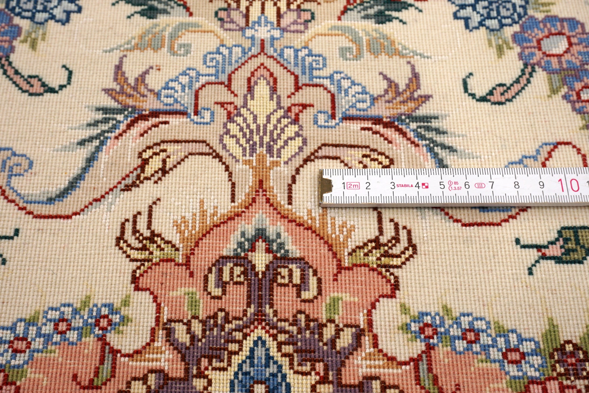 Täbriz Perserteppich - Beige mit Seide und Medaillon