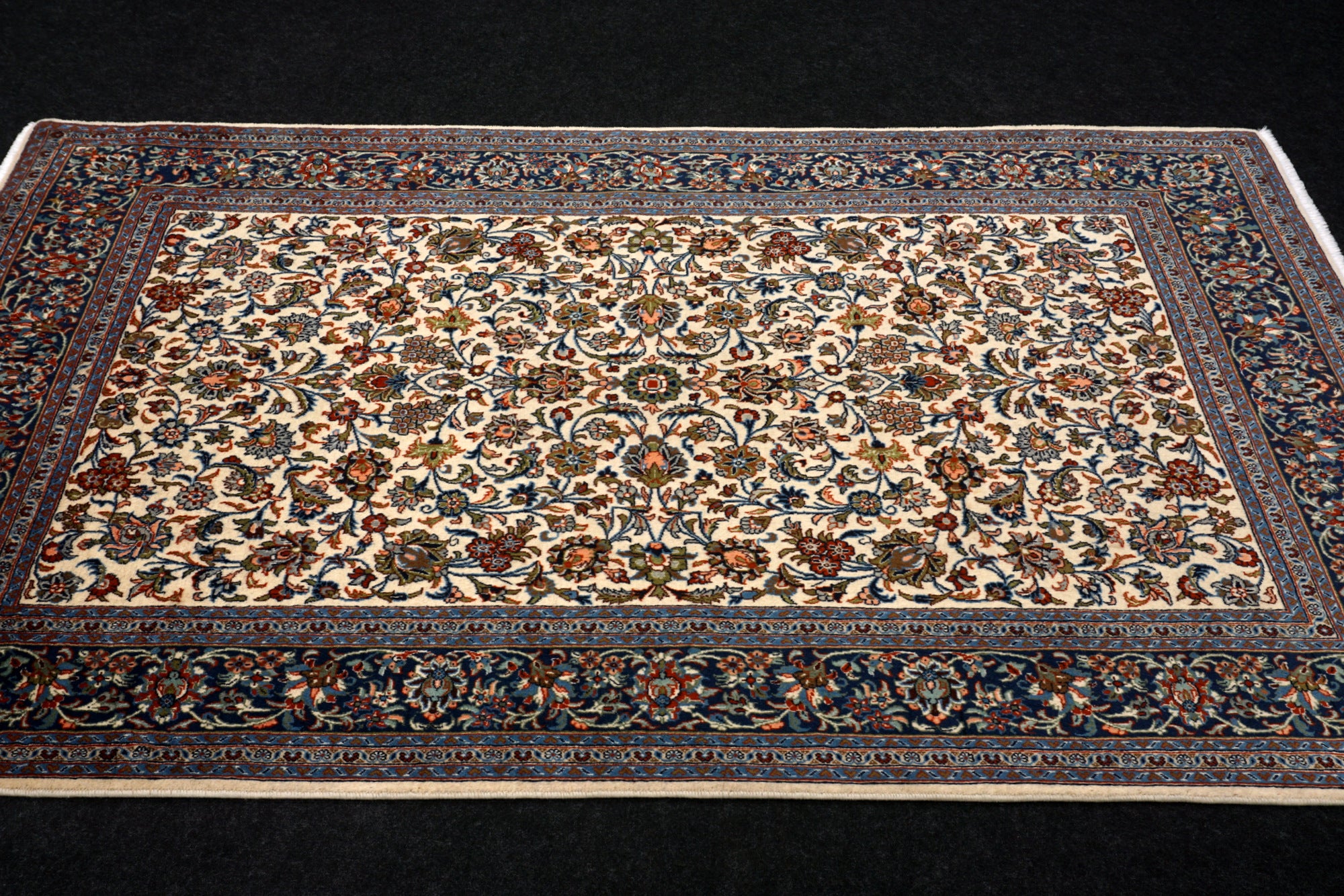 Keschan Perserteppich - florales Muster in Creme und Blau