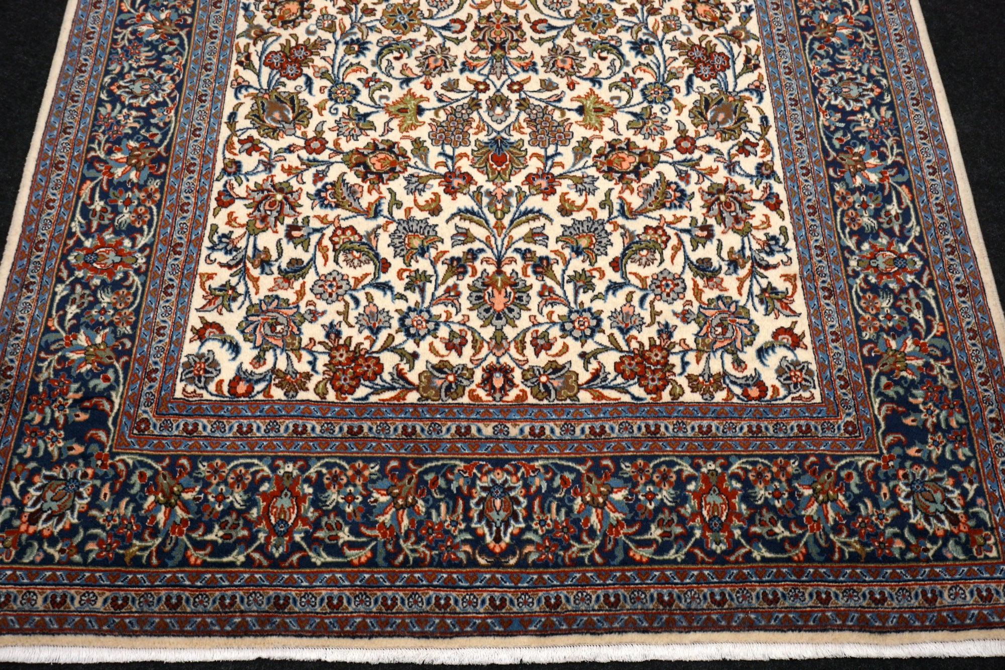 Keschan Perserteppich - florales Muster in Creme und Blau