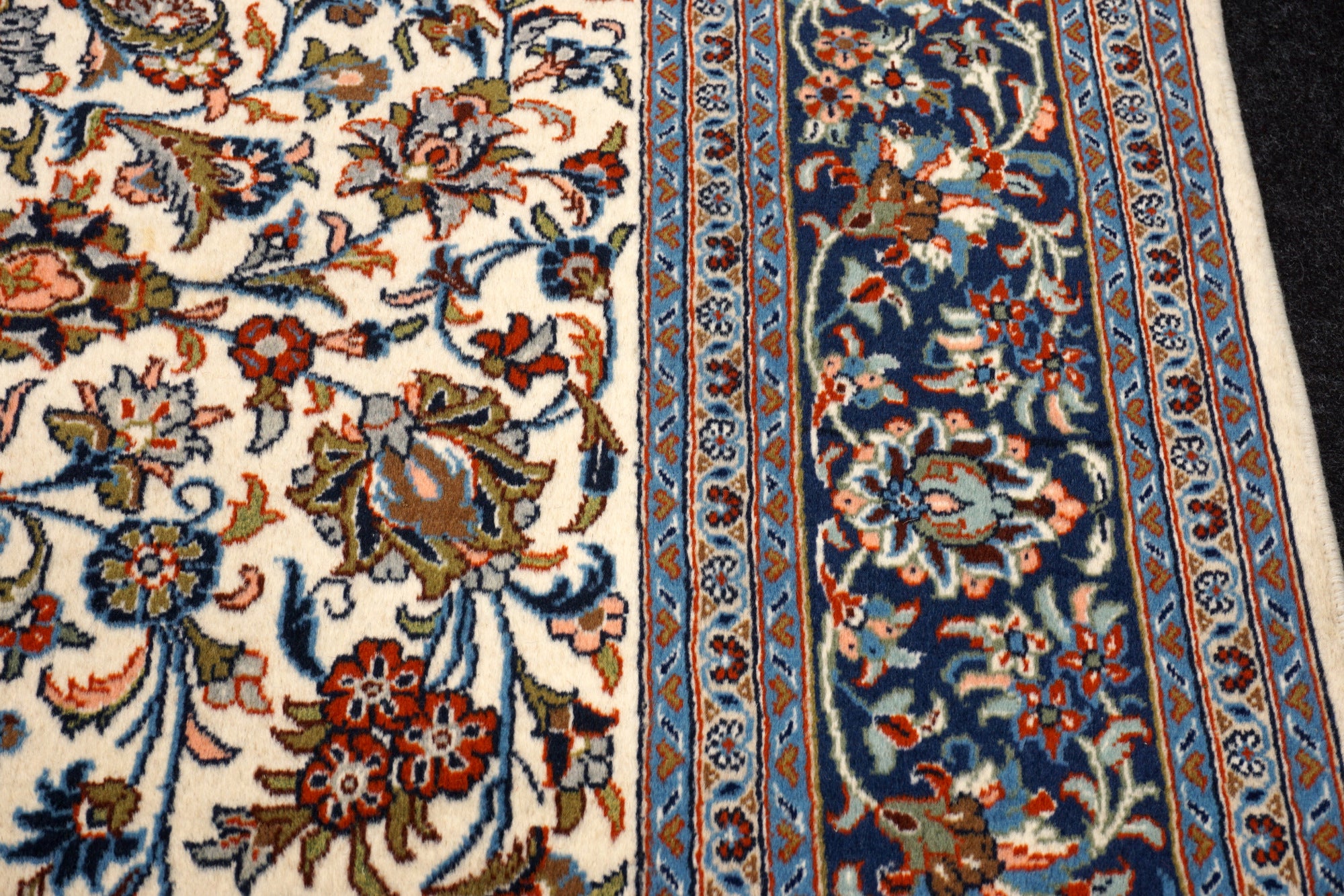 Keschan Perserteppich - florales Muster in Creme und Blau