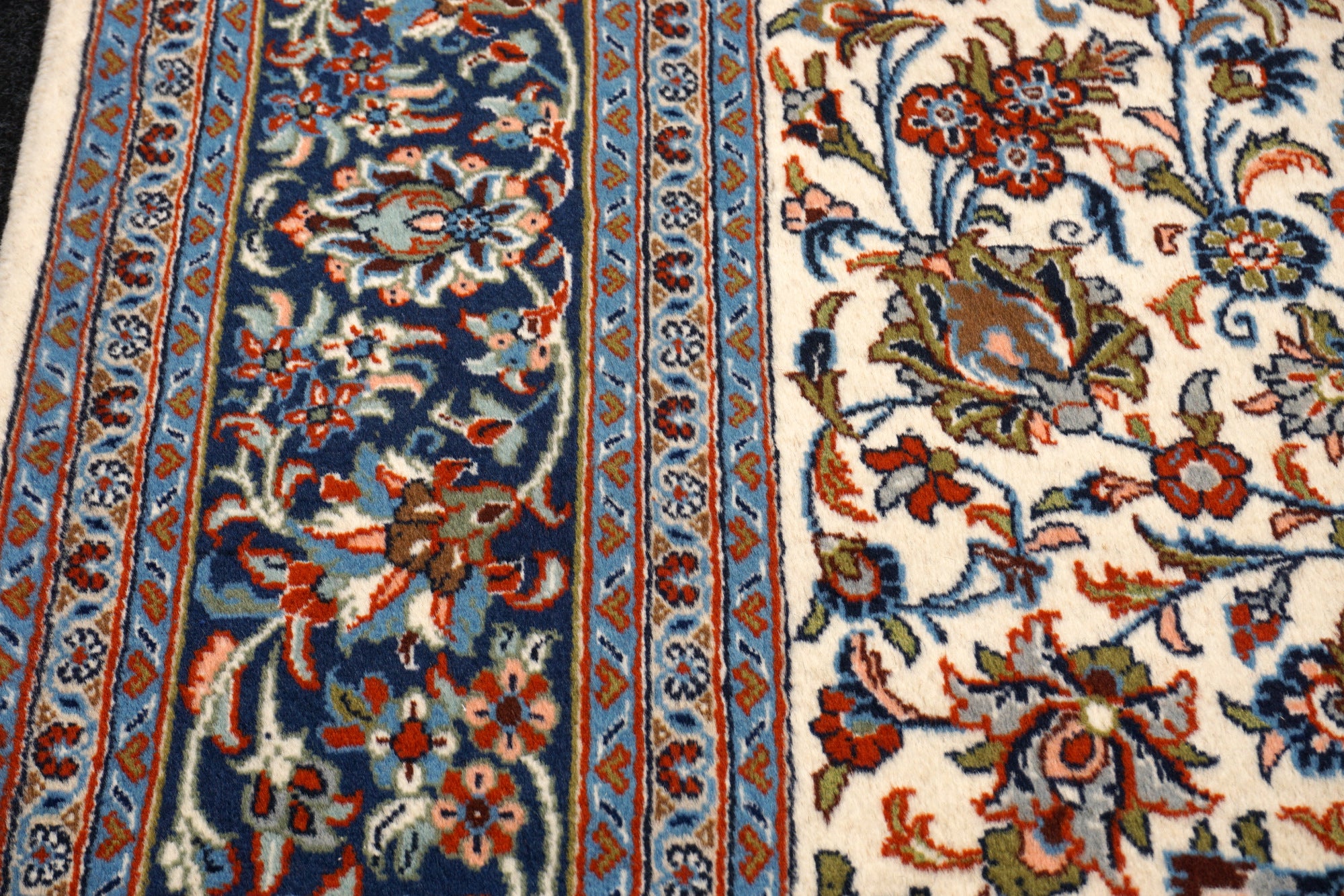 Keschan Perserteppich - florales Muster in Creme und Blau