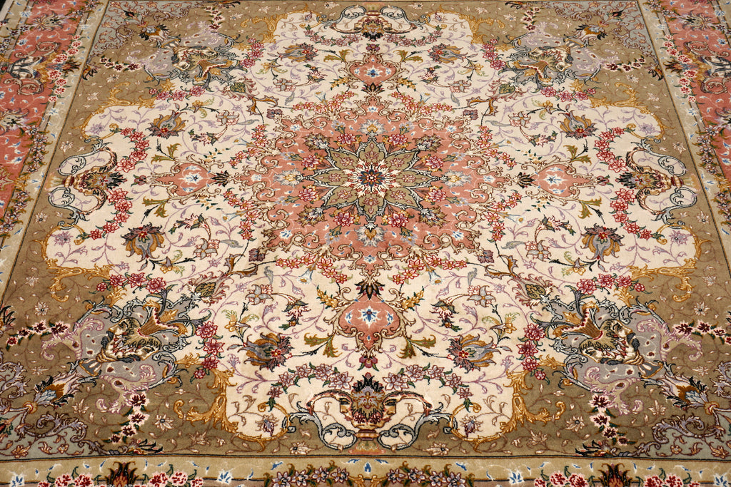 Täbriz Seidenteppich Quadratisch in Rosé und Beige