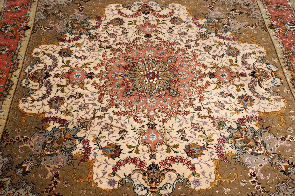 Täbriz Seidenteppich Quadratisch in Rosé und Beige