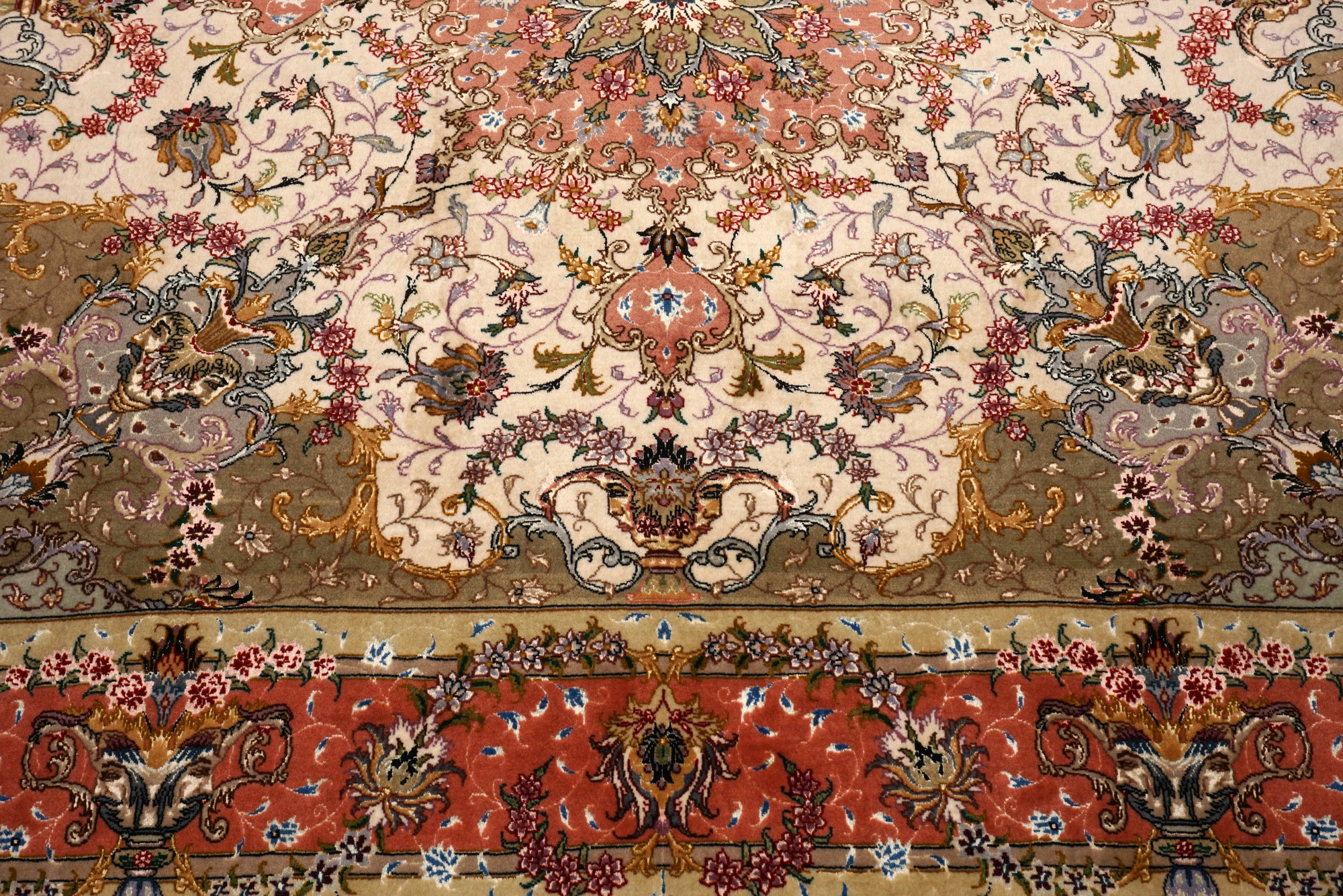Täbriz Seidenteppich Quadratisch in Rosé und Beige