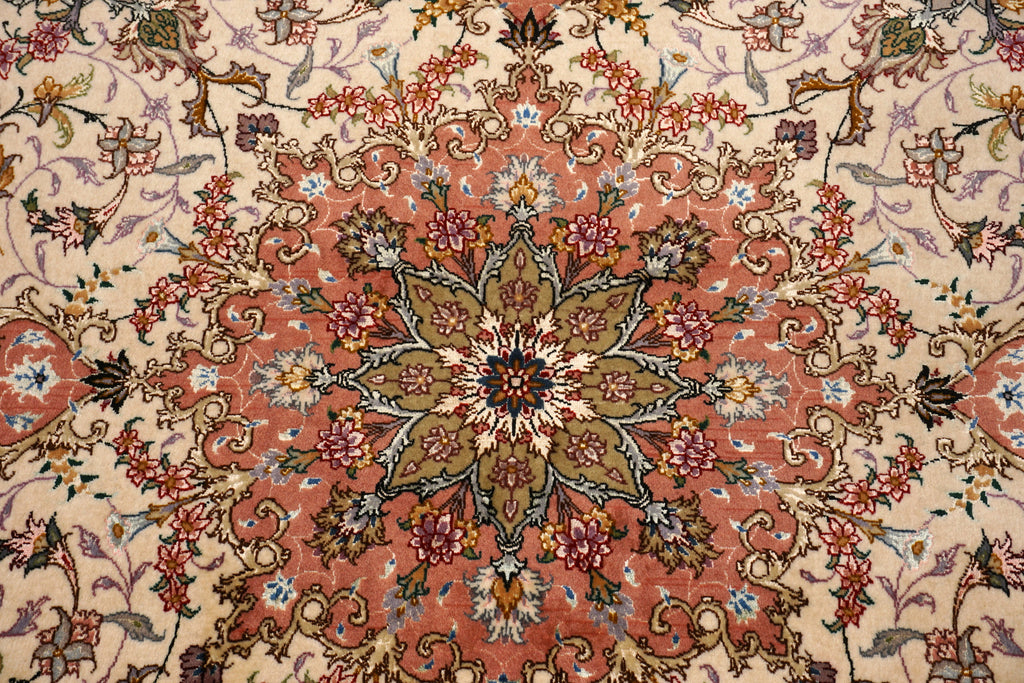 Täbriz Seidenteppich Quadratisch in Rosé und Beige