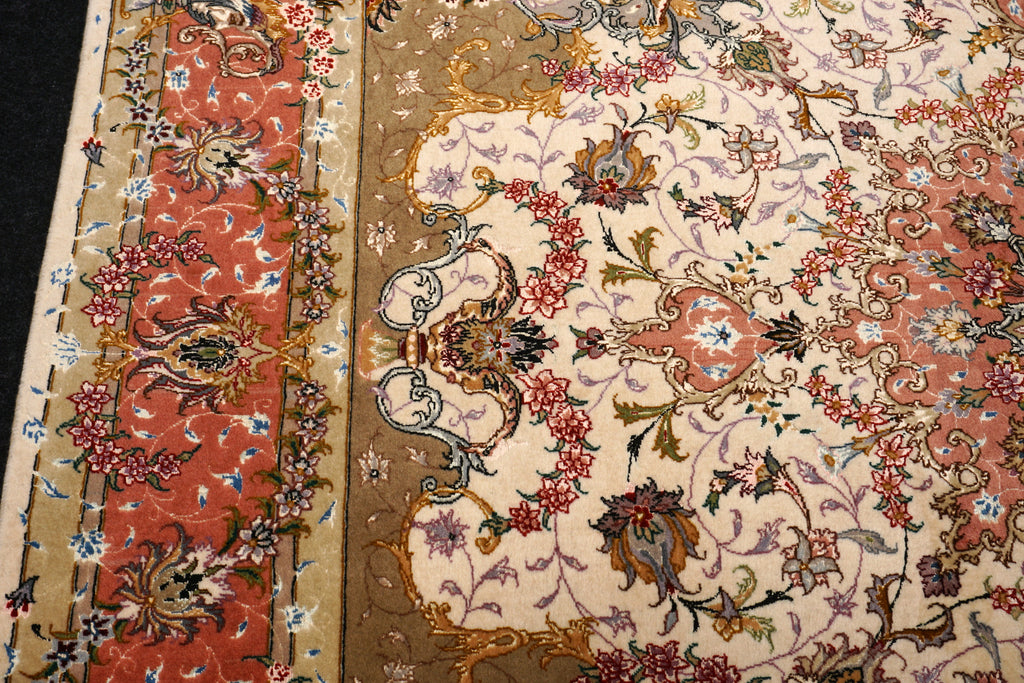 Täbriz Seidenteppich Quadratisch in Rosé und Beige