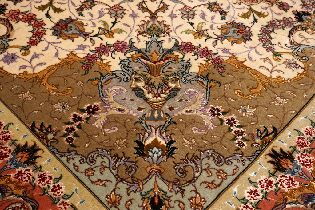Täbriz Seidenteppich Quadratisch in Rosé und Beige