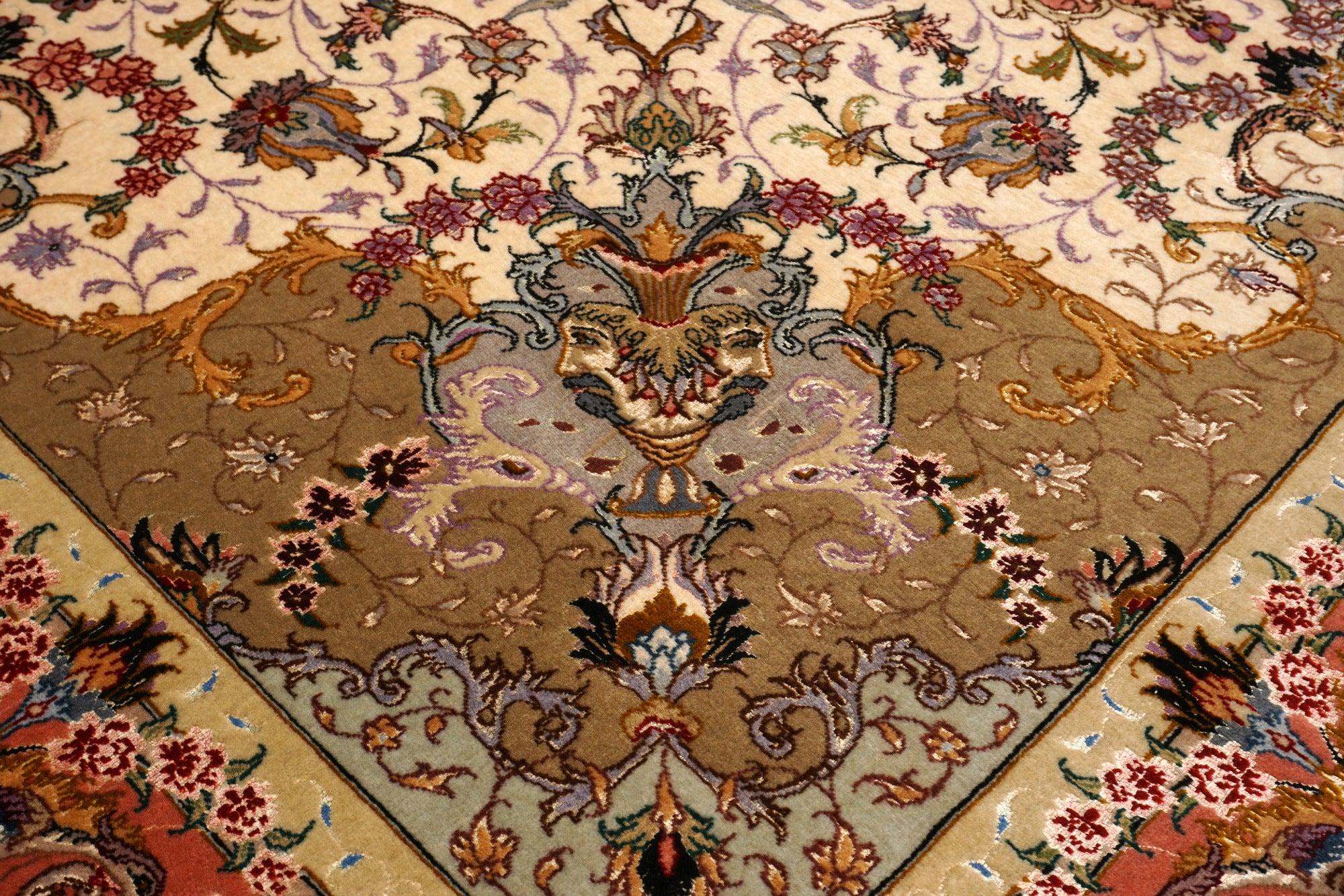 Täbriz Seidenteppich Quadratisch in Rosé und Beige