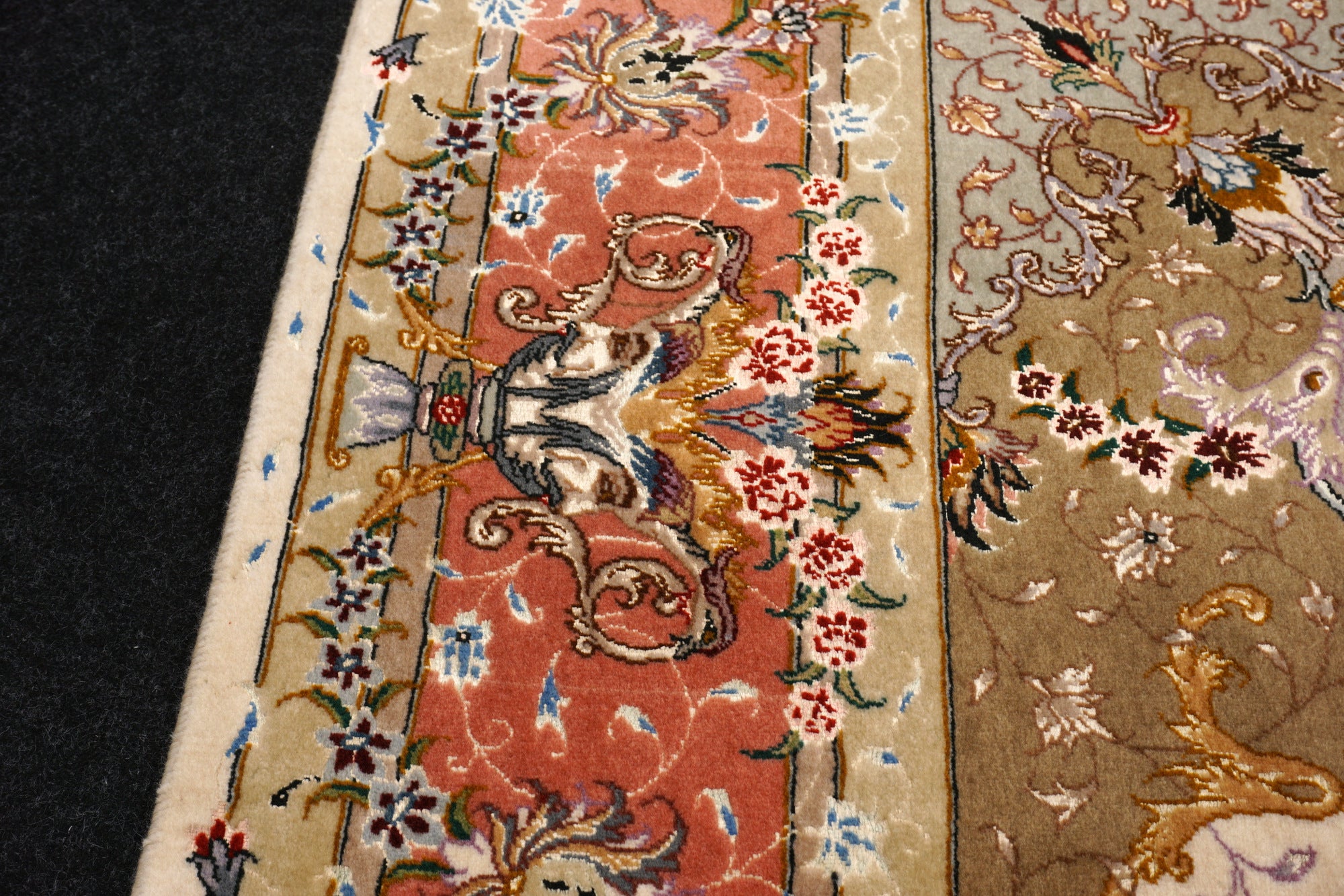 Täbriz Seidenteppich Quadratisch in Rosé und Beige