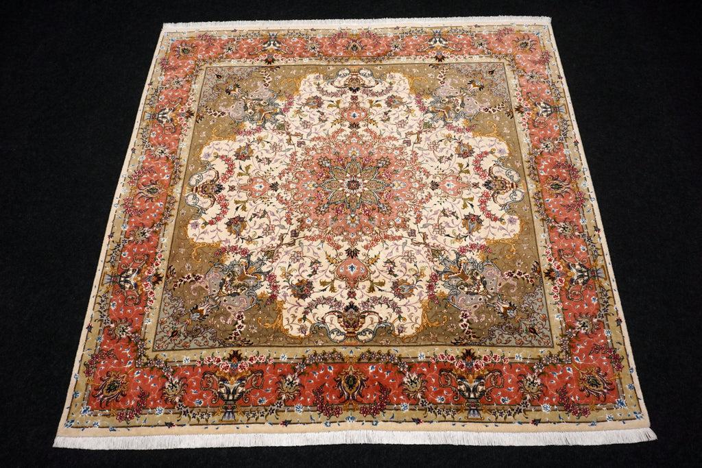 Täbriz Seidenteppich Quadratisch in Rosé und Beige
