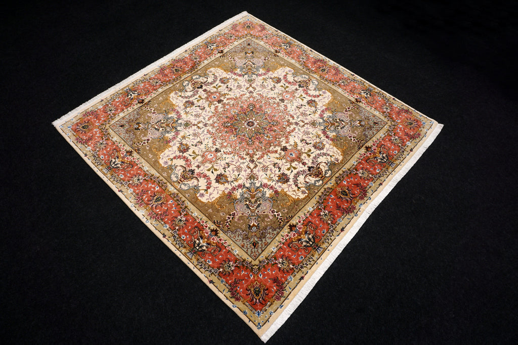 Täbriz Seidenteppich Quadratisch in Rosé und Beige
