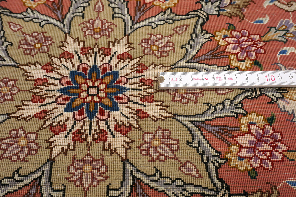 Täbriz Seidenteppich Quadratisch in Rosé und Beige