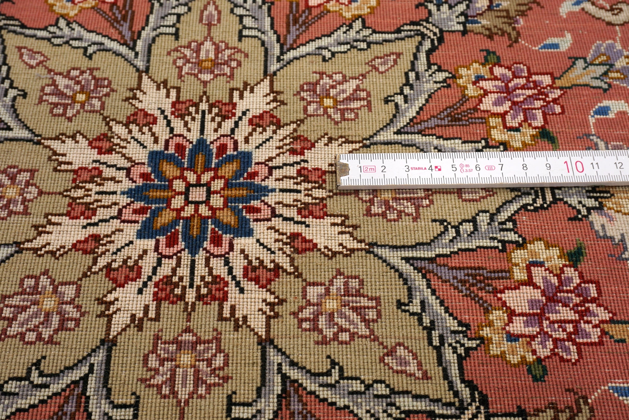 Täbriz Seidenteppich Quadratisch in Rosé und Beige