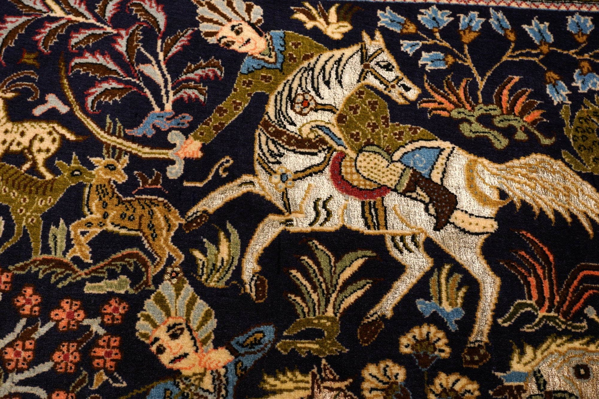 Ghom Jagdmotiv Seide Perserteppich in Dunkelblau