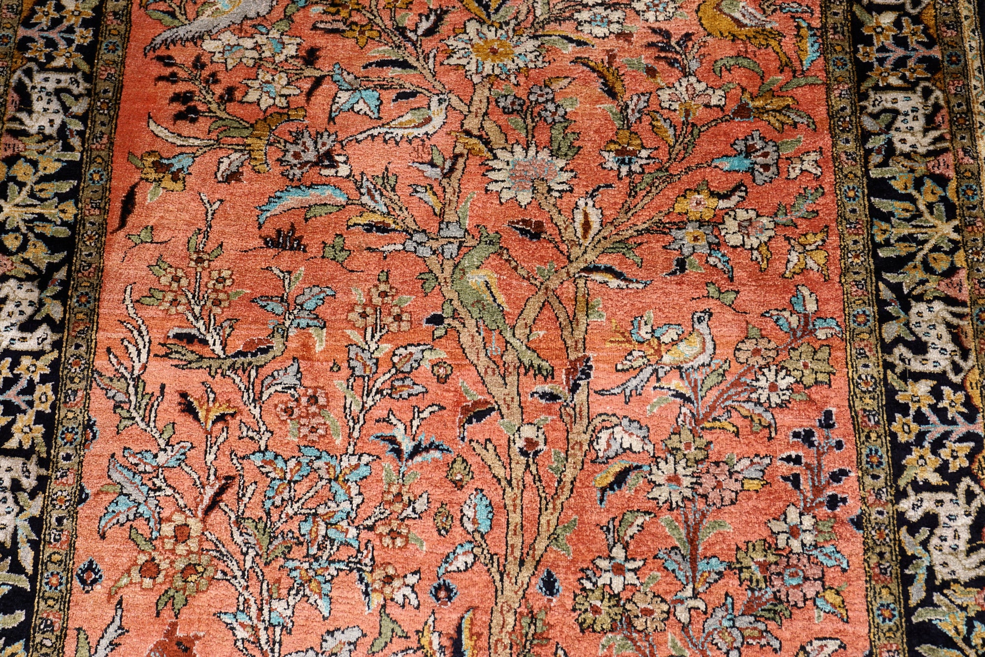 Ghom Seidenteppich - Lebensbaum mit Tiermotiven