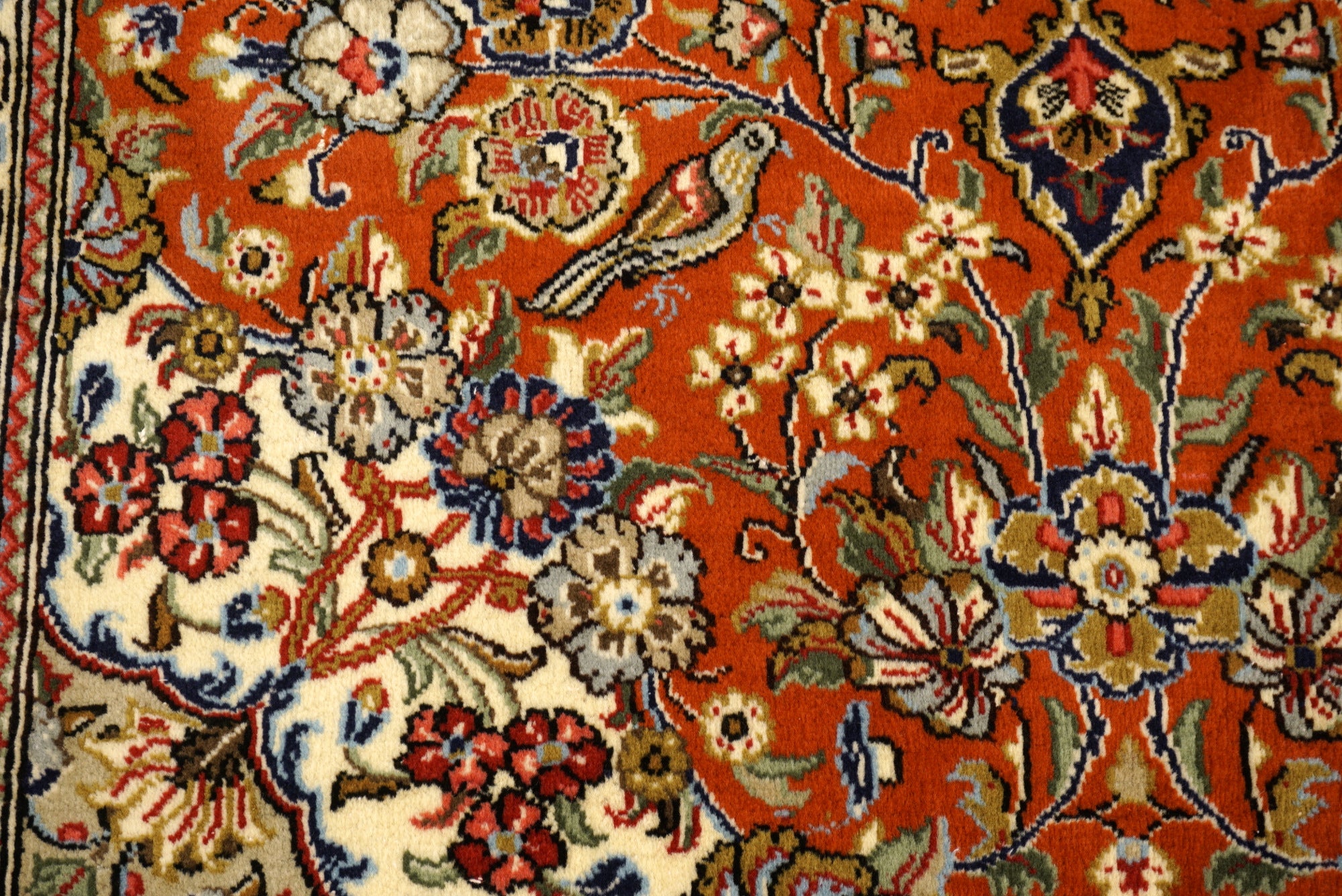 Ghom Perserteppich - Rotrost mit Vogel- und Gartenmotiven