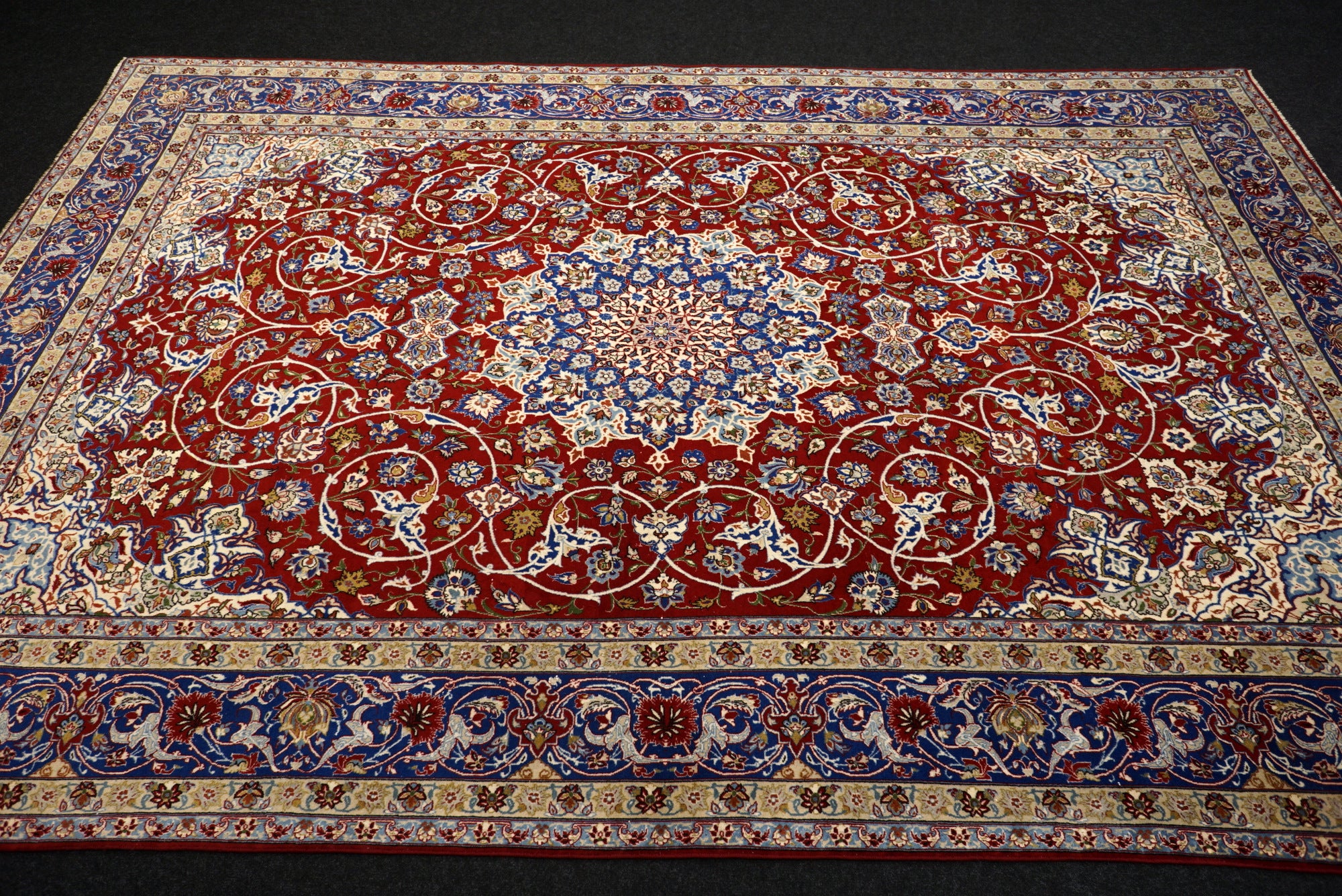 Isfahan Teppich 312 x 212 cm Rot Handgeknüpft