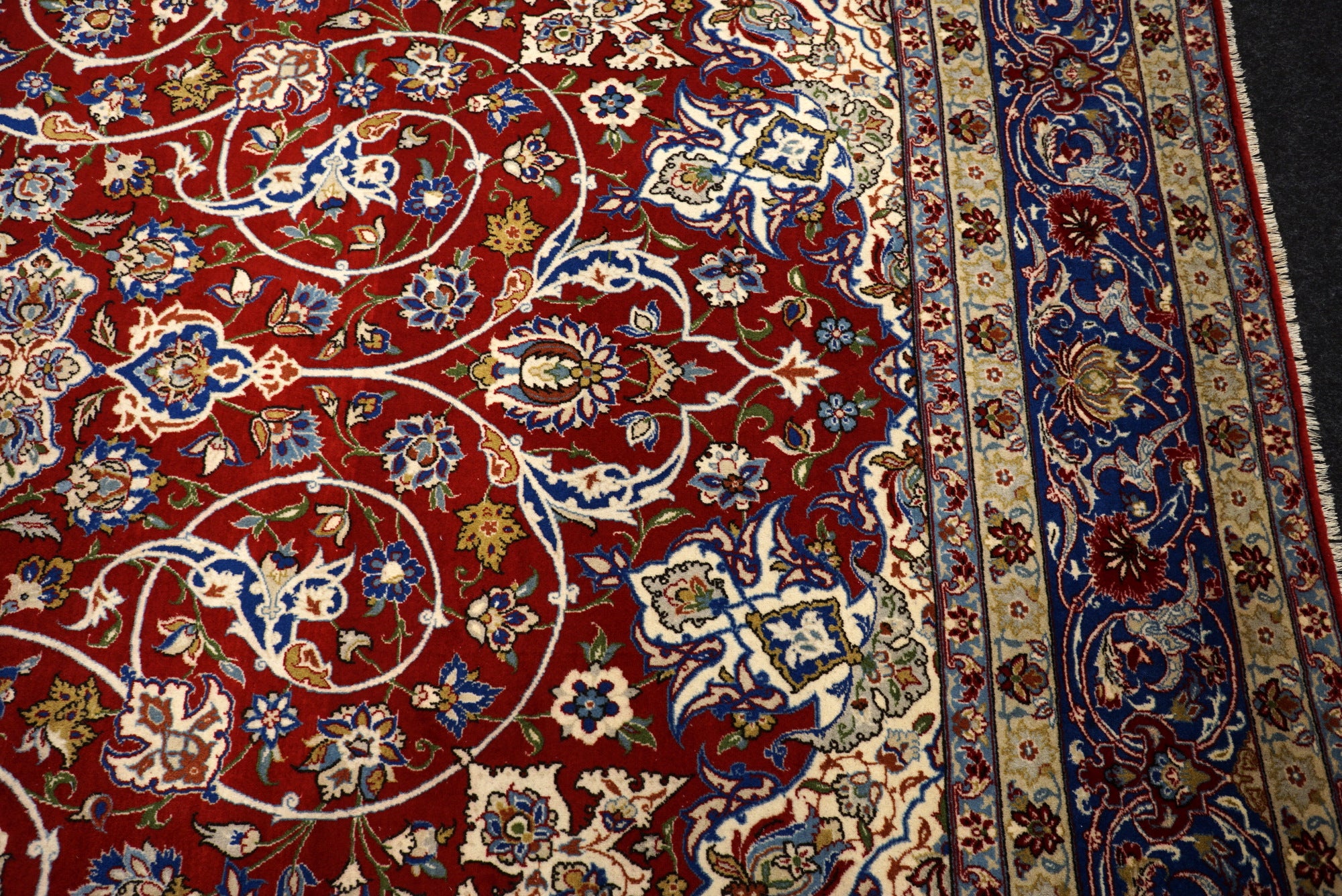 Isfahan Teppich 312 x 212 cm Rot Handgeknüpft