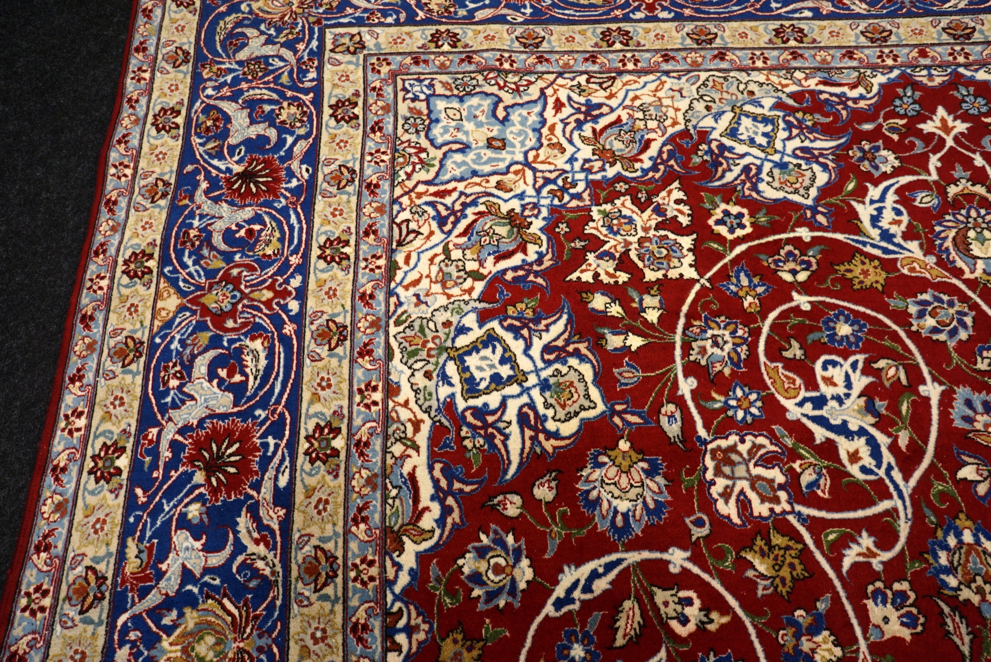 Isfahan Teppich 312 x 212 cm Rot Handgeknüpft