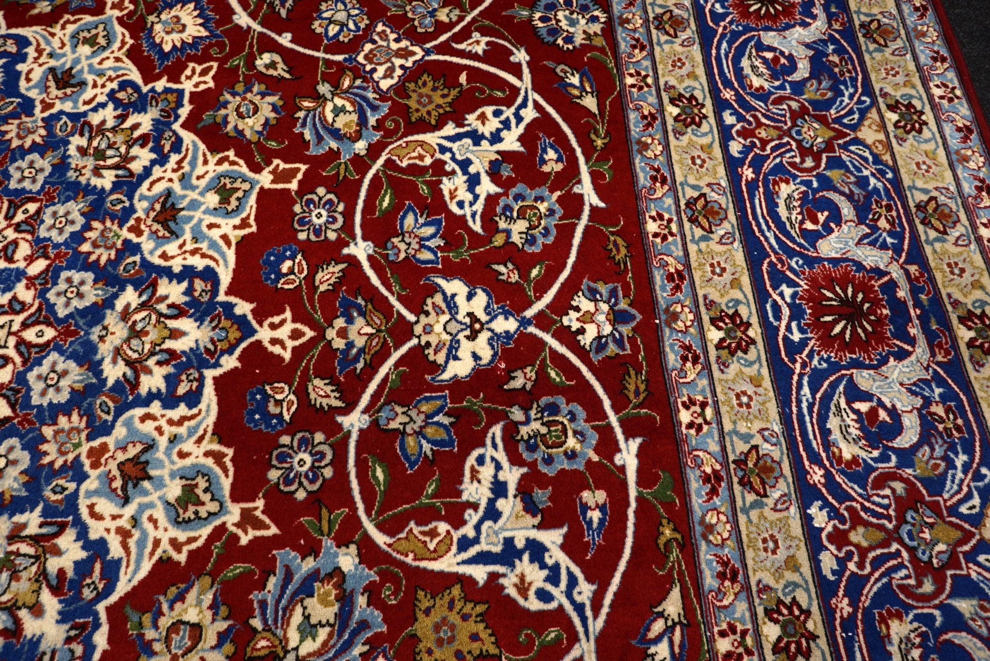 Isfahan Teppich 312 x 212 cm Rot Handgeknüpft