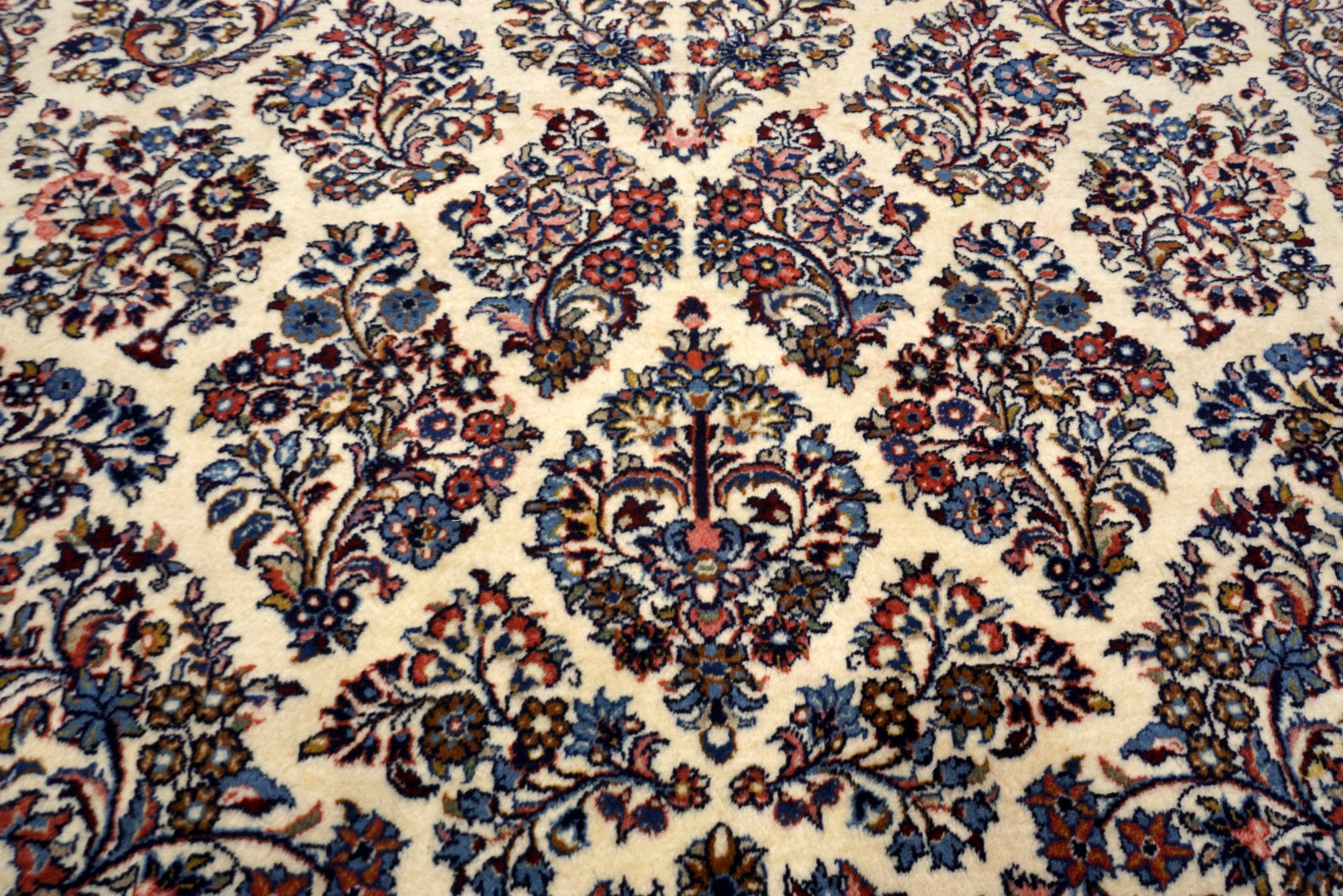 Sarough 345 x 240 cm Beige Perserteppich