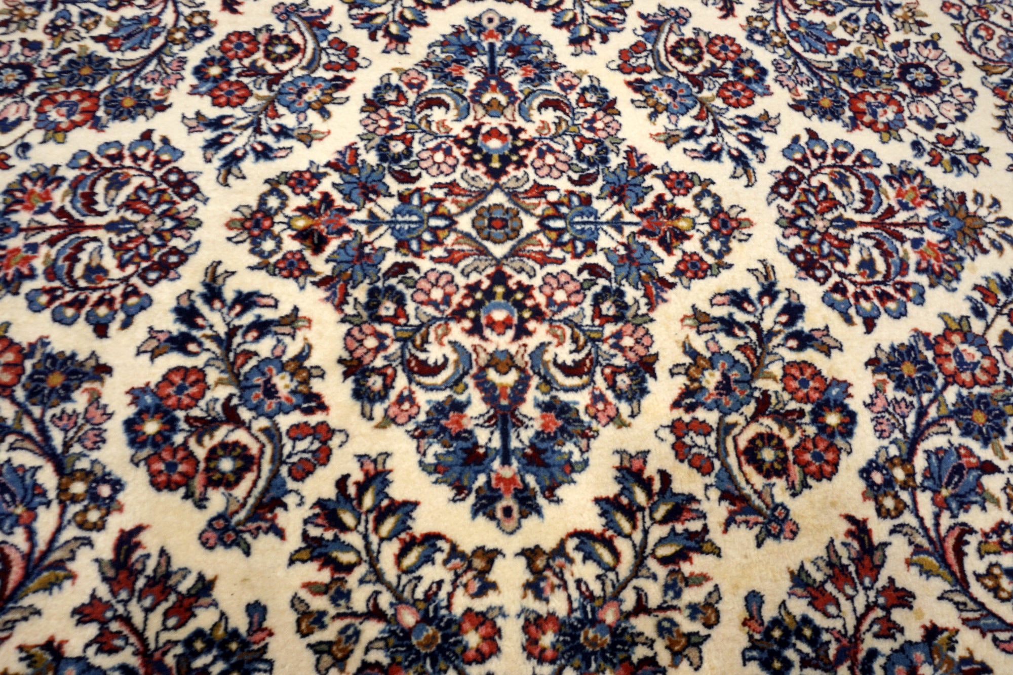 Sarough 345 x 240 cm Beige Perserteppich
