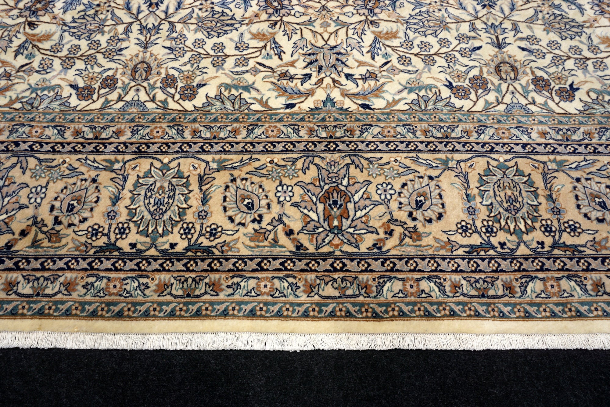 China Teppich 330 x 252 cm Täbriz Muster Beige Floral